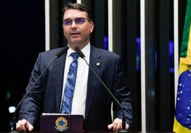 Lulinha aciona Justiça contra Flávio Bolsonaro