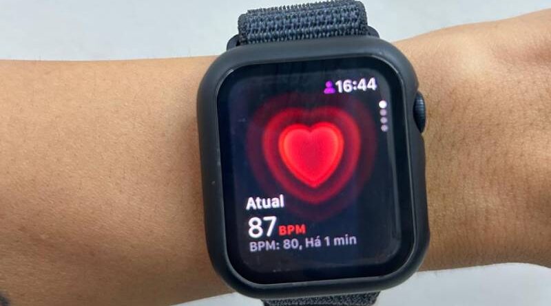Monitoramento contínuo no pulso: até onde os alertas dos wearables devem preocupar?