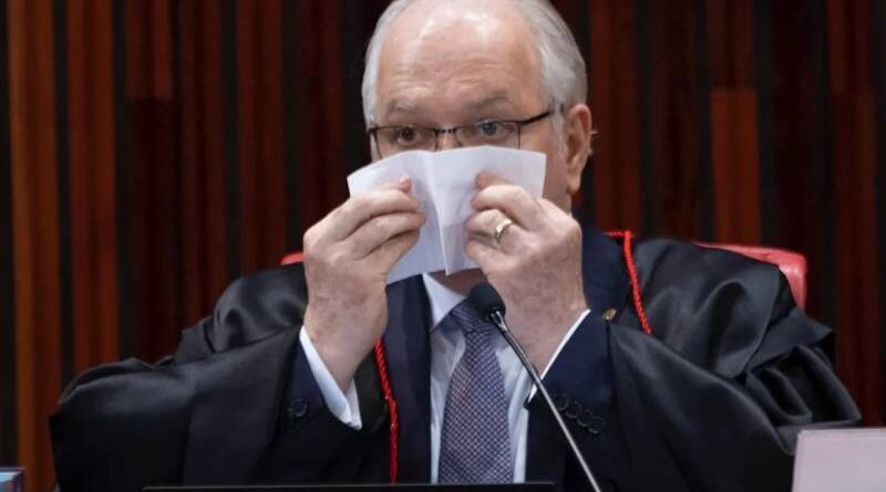 Fachin não é massoterapeuta para fazer distensão com o diretor da PF