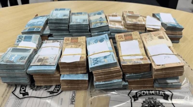 PF apreende mala com R$ 510 mil de advogada filiada ao PSD em aeroporto de SP