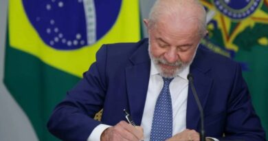 Lula sanciona MP do Frete para caminhoneiros; entenda o que muda
