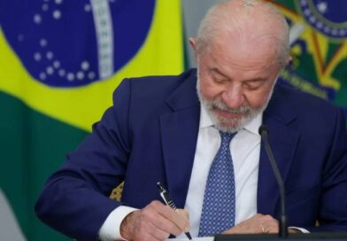 Lula sanciona MP do Frete para caminhoneiros; entenda o que muda