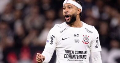 Presidente do Corinthians, Stabile anuncia renovação de Memphis Depay