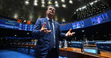 Isolado e sem apoio, Nelsinho deve desistir de disputar 2º mandato e ser suplente de Reinaldo
