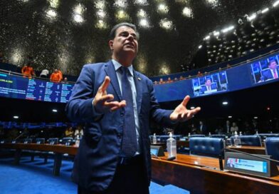 Isolado e sem apoio, Nelsinho deve desistir de disputar 2º mandato e ser suplente de Reinaldo