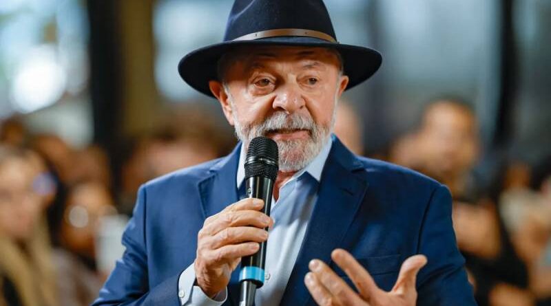 Lula fala em urânio e diz que país não pode andar de “cabeça baixa”