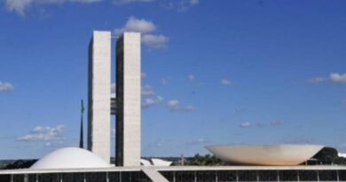 Senado aprova projeto que permite servidor federal ser MEI; entenda