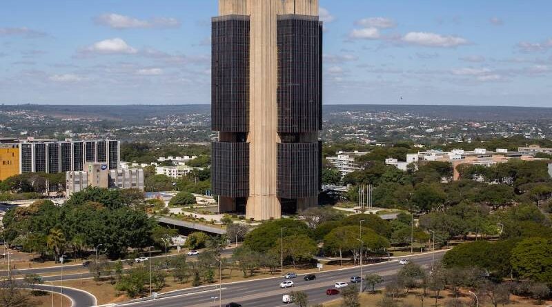 Focus: mercado reduz projeções de crescimento do PIB até 2028