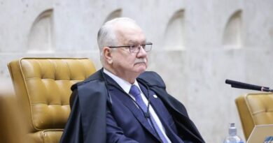 Fachin suspende decisões de Dino e Mendonça e retira inquérito das Fake News de Moraes