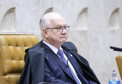 Fachin suspende decisões de Dino e Mendonça e retira inquérito das Fake News de Moraes