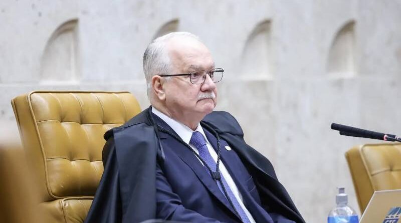 Fachin suspende decisões de Dino e Mendonça e retira inquérito das Fake News de Moraes