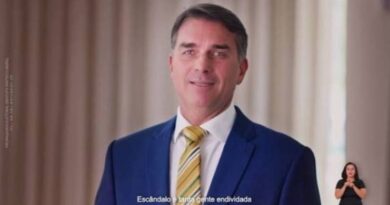 Flávio diz que Lula ‘dividiu o poder’ com Moraes e afirma que Brasil está ‘sem presidente’