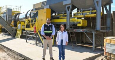 Na prefeitura há 4 anos, Adriane diz que “ora” e “sofre” com buracos de Campo Grande