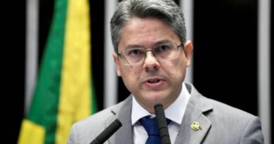 “Decepção”, diz Alessandro Vieira sobre Zanin rejeitar CPI do Master