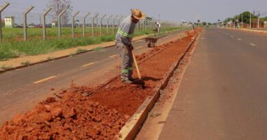 Prefeitura alega falta de recurso e para obra de melhoria em calçada e ciclovia no Santa Emília