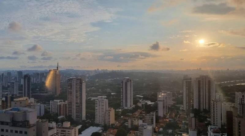 Nova rodada de tempestades e calor intenso atingem o país no fim de semana