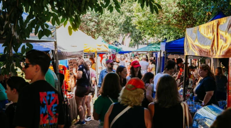 Domingo em Campo Grande reúne feira multicultural, bazar com descontos de até 90% e cinema gratuito