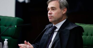 Mendonça rejeita ação de Zé Trovão contra reajuste do Bolsa Família