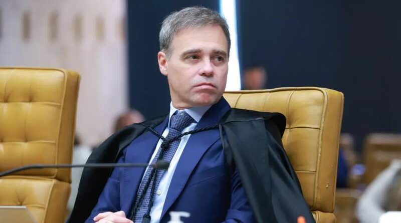 Mendonça cobra Fachin e diz que decisão de Dino sobre PF é ilegal
