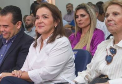 Juiz manda Adriane apresentar estudo que respalda jornada de 6h dos servidores da Capital