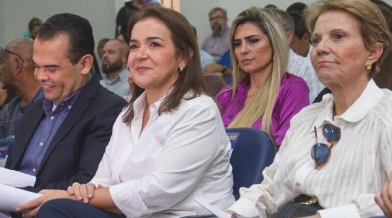 Juiz manda Adriane apresentar estudo que respalda jornada de 6h dos servidores da Capital