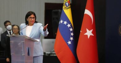 Petróleo: Delcy tem legitimidade questionada após acordo de EUA e Venezuela