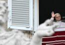 Papa saúda multidão no Vaticano pela primeira vez desde sua cirurgia de câncer