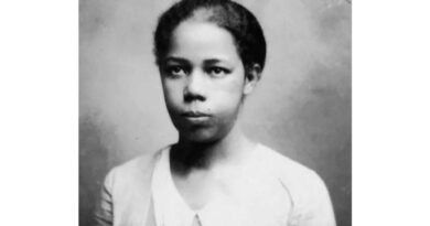 15 de outubro – Dia do Professor – Antonieta de Barros, primeira mulher negra eleita no Brasil e criadora da primeira lei que instituiu o dia do professor no Brasil.