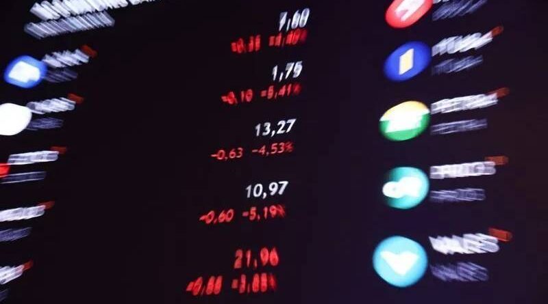 Ibovespa cai pela 4ª sessão e fica abaixo dos 170 mil pontos; dólar sobe