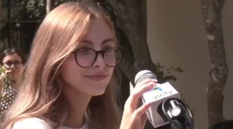 EUA: estudante filha de brasileira recita poema que ironiza morte de Kirk. Veja vídeo