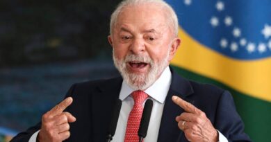 Lula ataca Flávio e diz que senador “nunca trabalhou na vida”