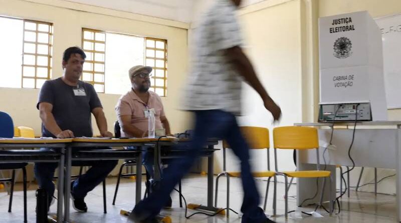 Cerca de 158,7 milhões de eleitores vão às urnas em todo o país