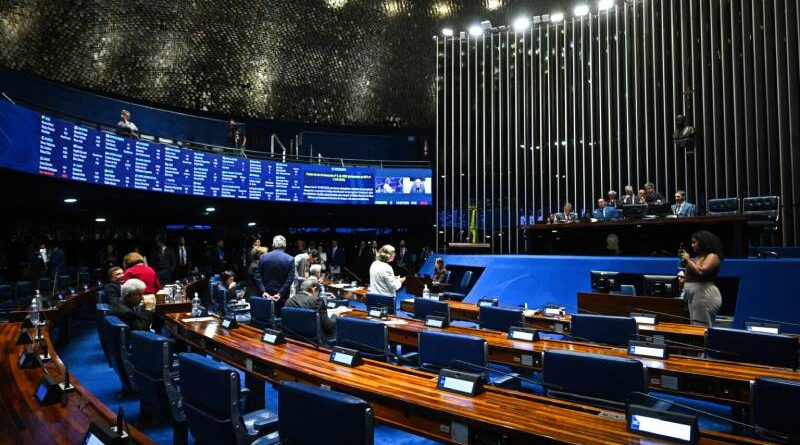 Oposição tentará incluir redução da maioridade penal na PEC da Segurança