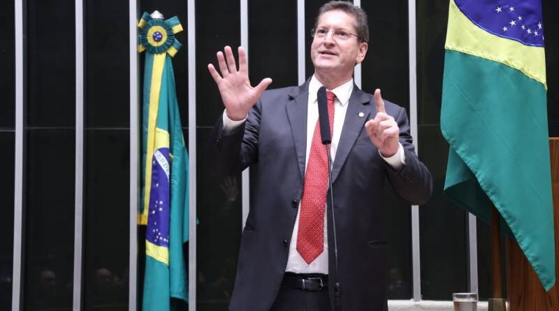 “Lula ganhou a eleição. PF vai prender muito bolsonarista”, diz deputado do PT na tribuna