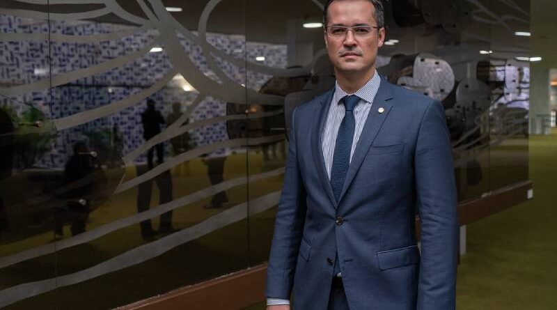 Aliado de Moraes no TSE cassa candidatura de Deltan