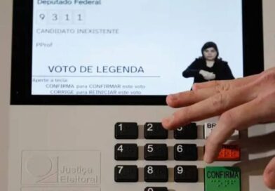 Nunca antes na história do Brasil o horário de votação havia sido prorrogado nas eleições com urnas